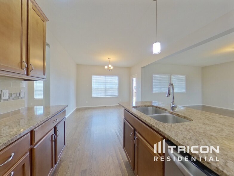 Building Photo - 6354 N Genoa Way