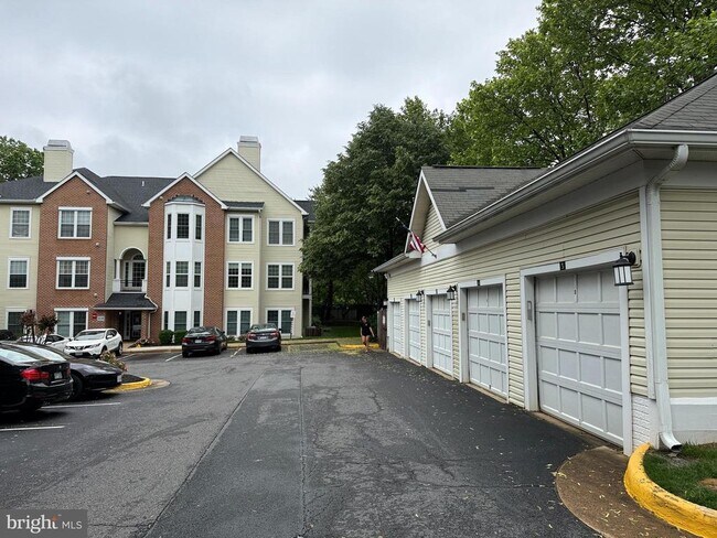 Building Photo - 4138 Fountainside Ln