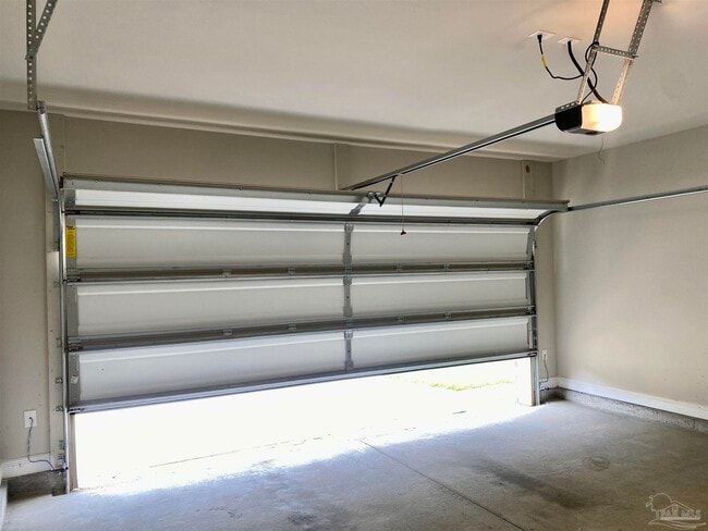 Building Photo - 831 Avellanas Dr