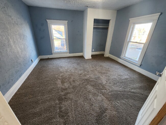 Building Photo - 214 E Belmont St