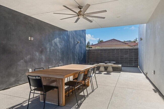 Building Photo - 58654 Piedmont Dr