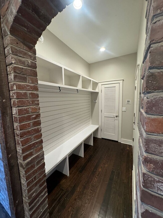 Building Photo - 201 E Fifth St