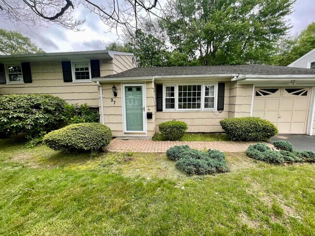Primary Photo - 97 Pepperidge Cir