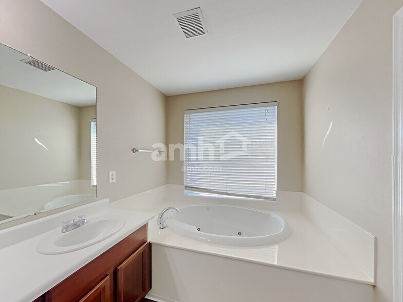 Building Photo - 14954 W Charter Oak Rd