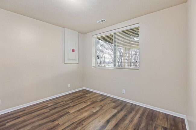 Building Photo - Beautiful Ranch Home Backing to Trees!!