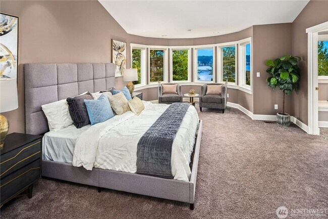 Building Photo - Beautiful Bellevue home with a View!