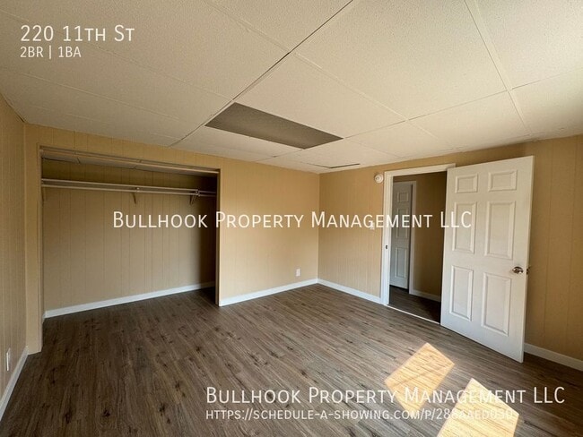 Building Photo - 220 11th St