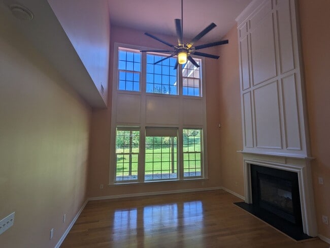 Building Photo - Spacious 5-Bedroom, 3-Bath Home with Excep...