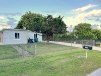 Building Photo - 15001 Leisure Dr