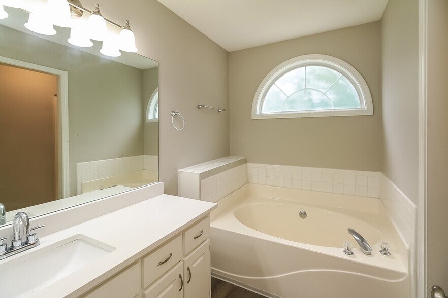Building Photo - 311 Fallview Dr