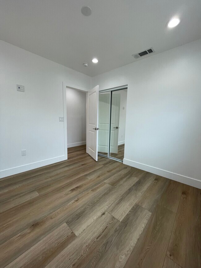 Building Photo - 14402 S Cookacre St