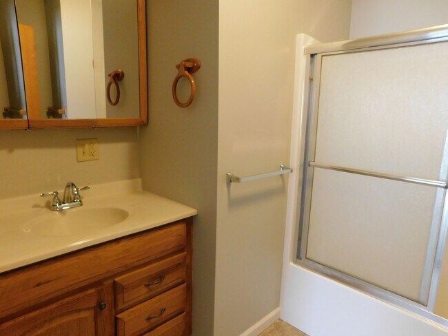 Building Photo - Spacious 3 Bedroom 2 bath Home in El Dorad...