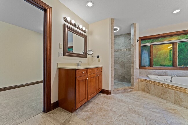 Building Photo - 652 Saddlebrook Dr