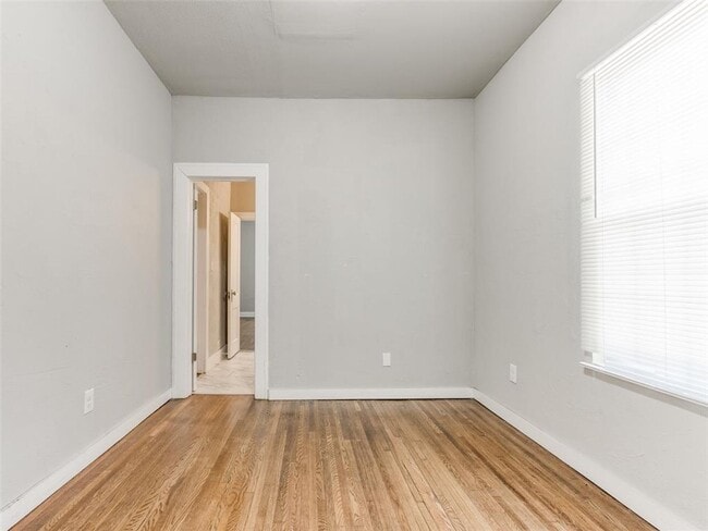 Building Photo - Charming Updated Bungalow in the Heart of Shawnee!