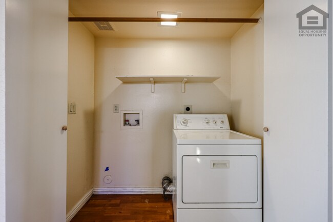 Building Photo - 3Bed/2Bath House at 59th Ave/Union Hills! Ready for Immediate Move-In!