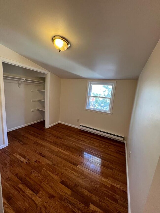 Building Photo - 1339 Good St