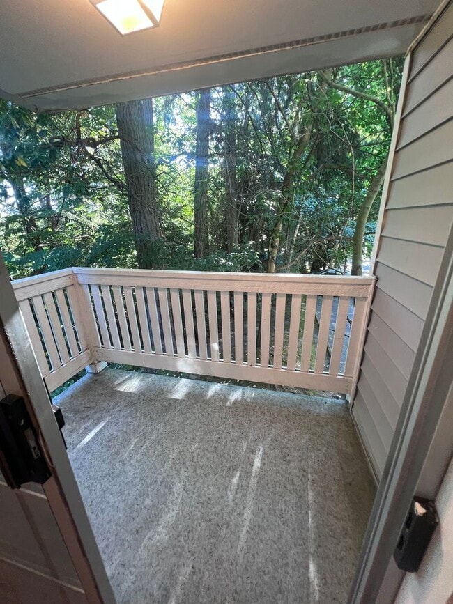 Building Photo - 2 BR 2 BA Condo in east bremerton