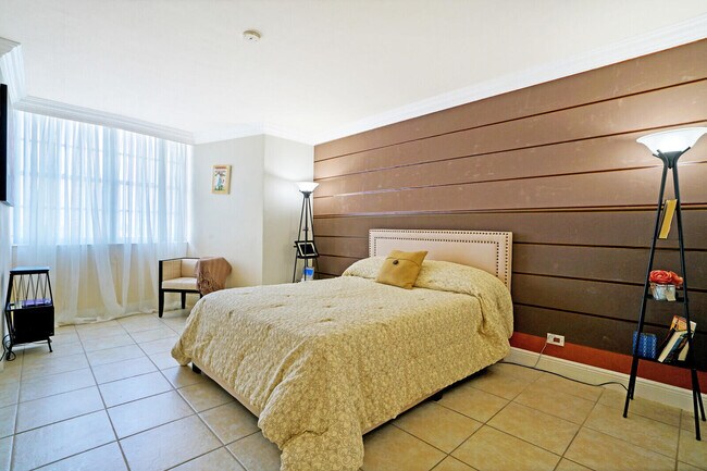 Building Photo - 2800 N Flagler Dr