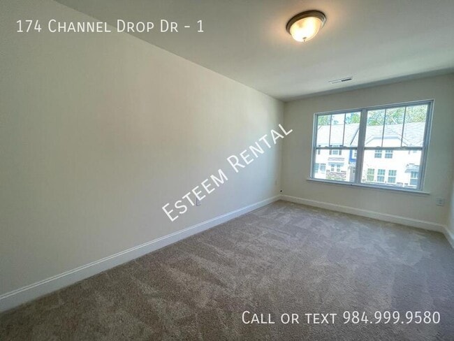 Building Photo - 174 Channel Drop Dr