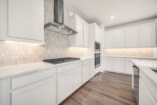 Building Photo - 6946 W Buckhorn Trail