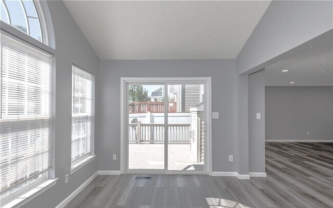 Building Photo - 3601 Empire Dr