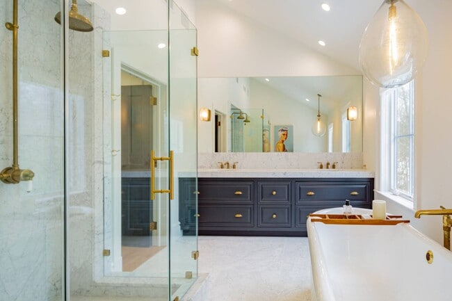 Building Photo - 13 Hilltop Ln