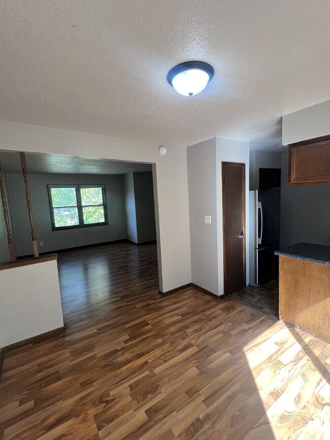 Building Photo - 2 Bedroom Duplex on South Side of Des Moin...