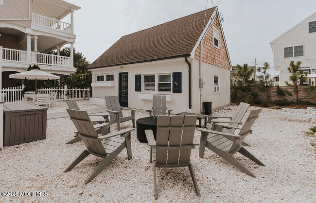 Building Photo - 35 12th Ave