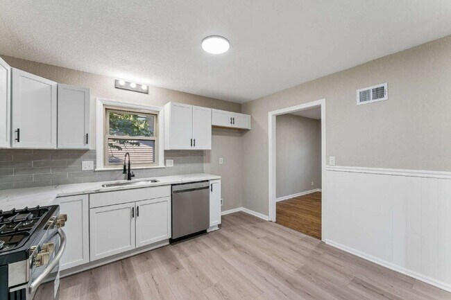 Building Photo - COMING SOON!! Charming 3-Bedroom Home with Spacious 2160 Sq Ft Layout in Independence, MO!