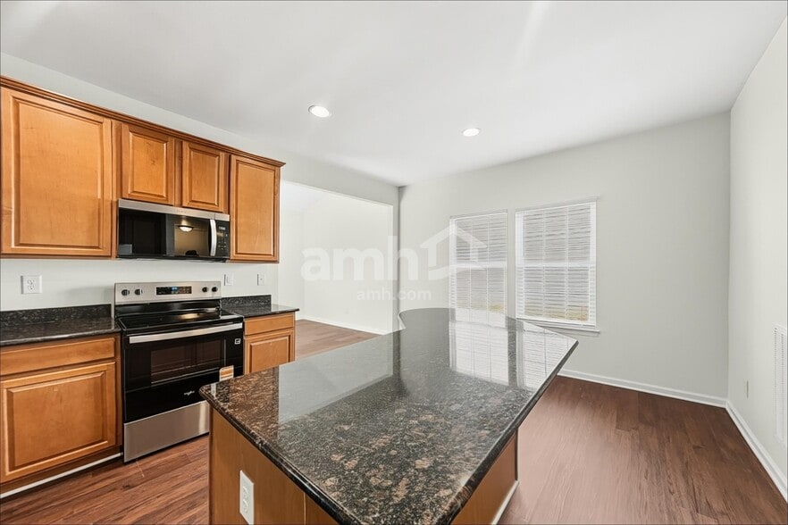 Building Photo - 7923 Suttonview Dr