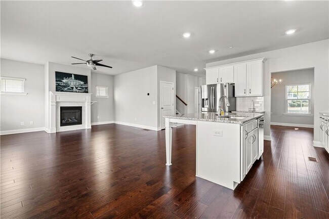 Building Photo - 156 Adams Cir