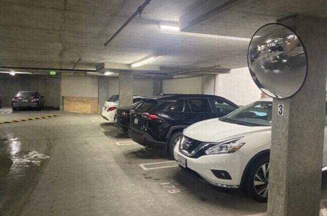 Building Photo - 1362 Scholarship