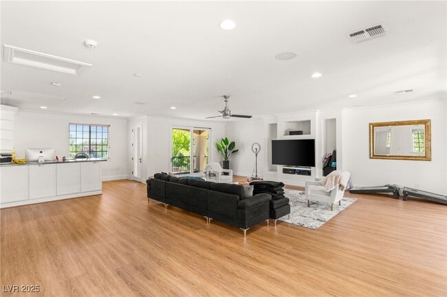 Building Photo - 9813 Moon Valley Pl
