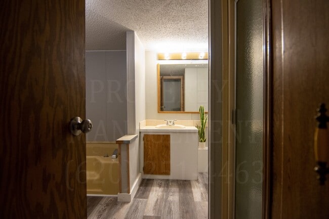 Building Photo - Charming 2 Bedroom, 1 Bath Home for Rent!
