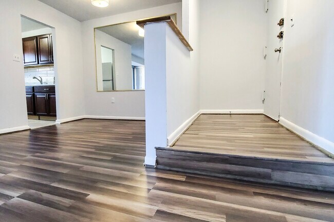 Building Photo - 7165 Cross St