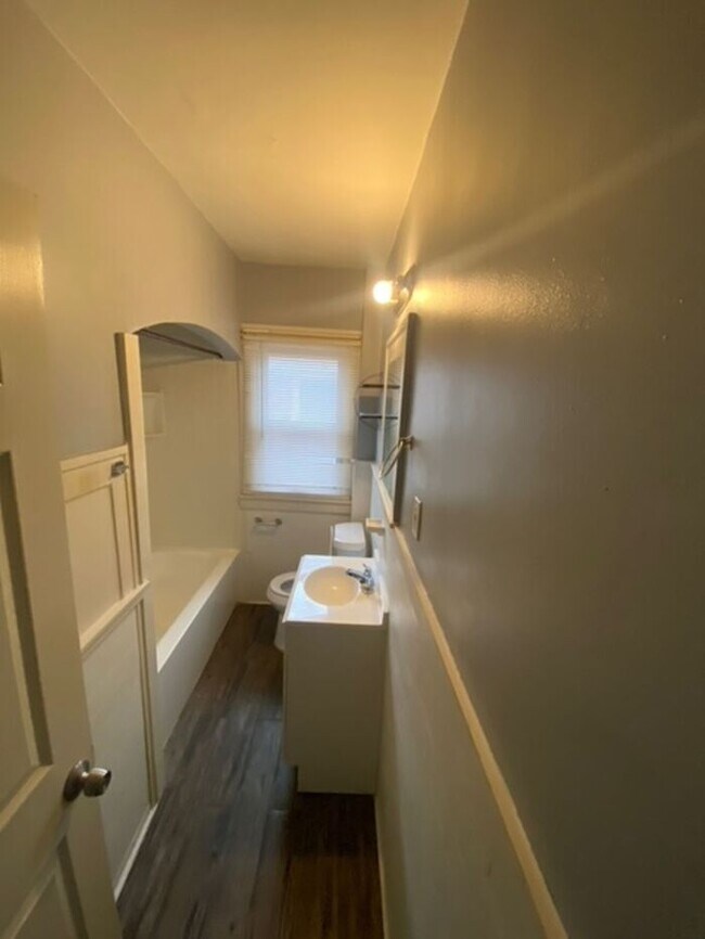 Building Photo - Huge 3 bedroom Accepting Section 8- NO DEPOSIT