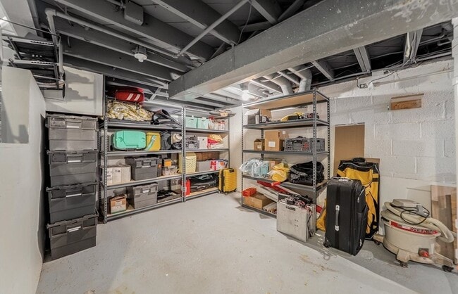 Building Photo - 5934 Deering Ave