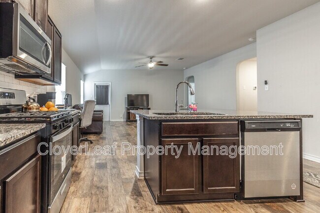 Building Photo - 6819 Whisper Grv