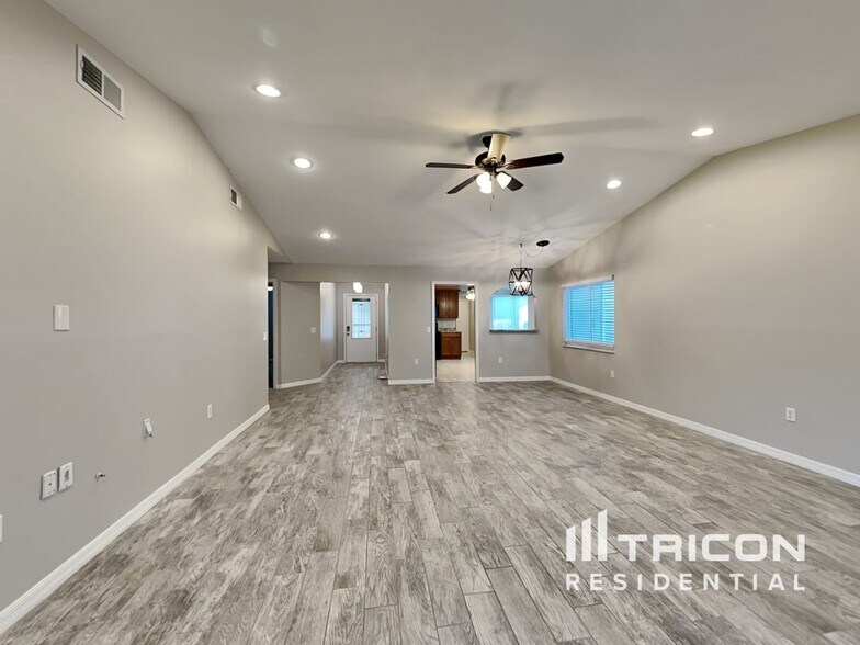 Building Photo - 4005 Cypress Landing S