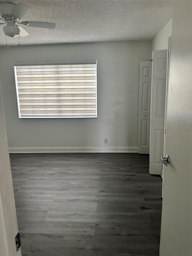 Building Photo - 401 SW 86th Ave