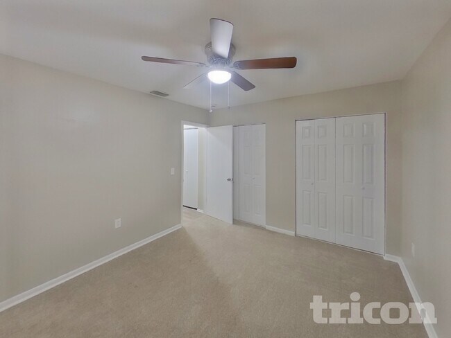 Building Photo - 2218 Village Ct