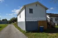 Building Photo - 1060 E Wabash St