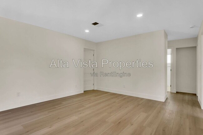 Building Photo - 13438 Buxton Ave