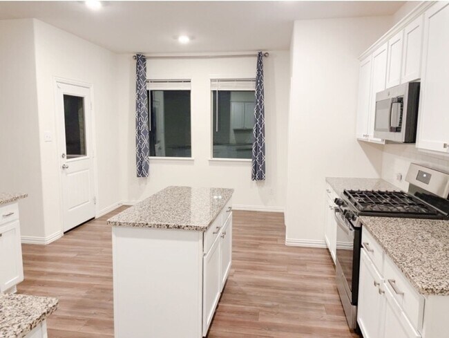 Building Photo - Spacious 4BR House in Forney , near by bes...