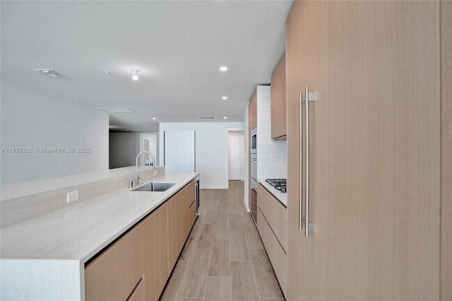 Building Photo - 900 N Ocean Blvd