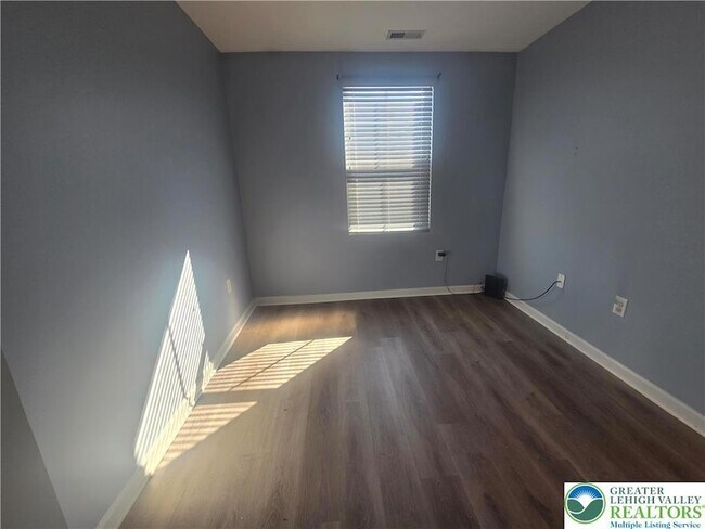 Building Photo - 2500 Alex Rd