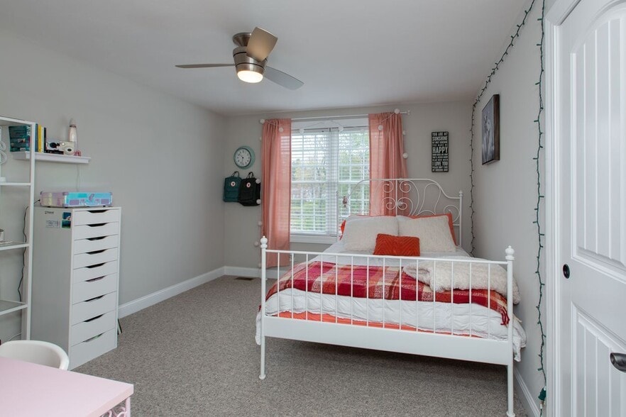 Building Photo - 301 Glen Forest Dr