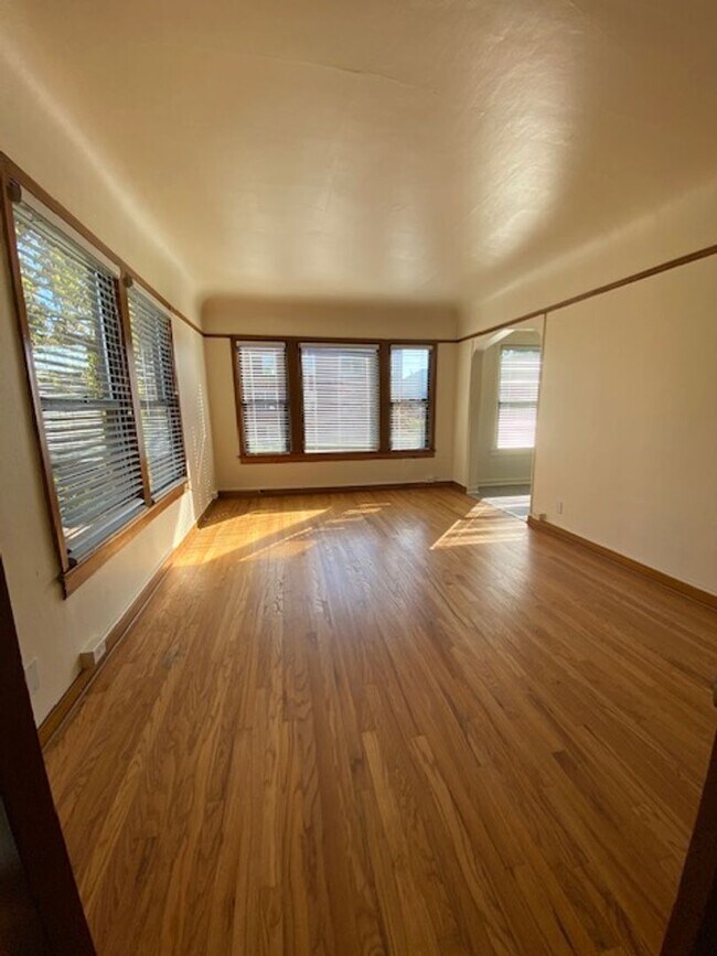 Interior Photo - Dixonian