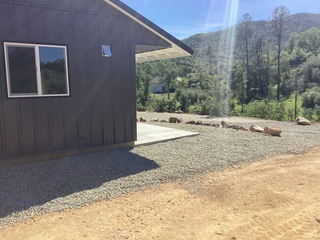 Building Photo - Newly Built Home Near Salt Creek Trail Move in Ready