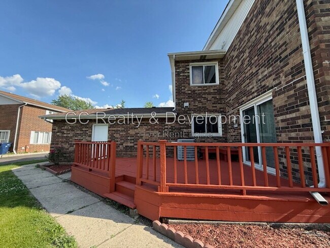Building Photo - 280 Paddock Cir